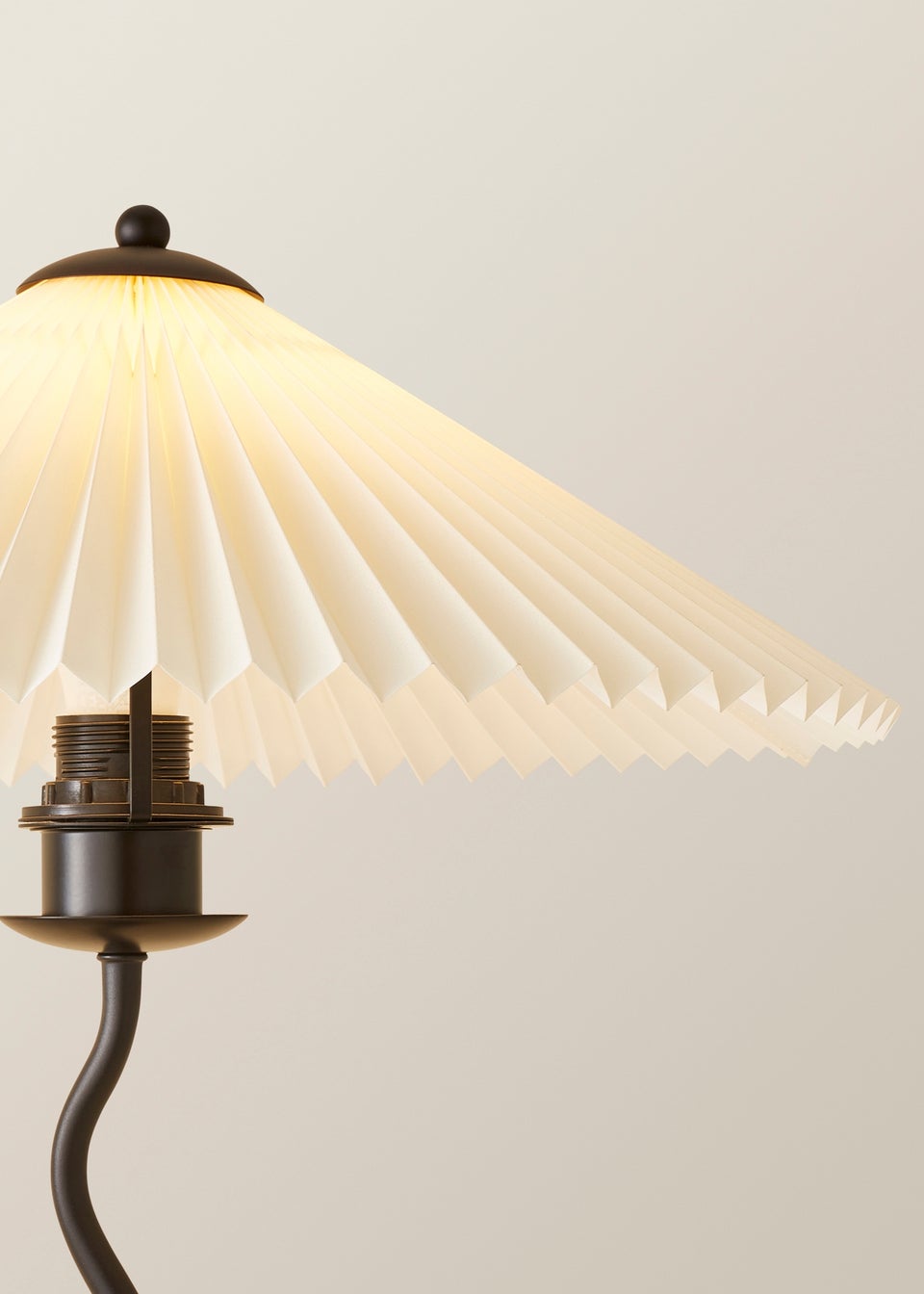 ValueLights Wiggle Black Metal Table Lamp Origami Shade (50cm x 44cm x 44cm)