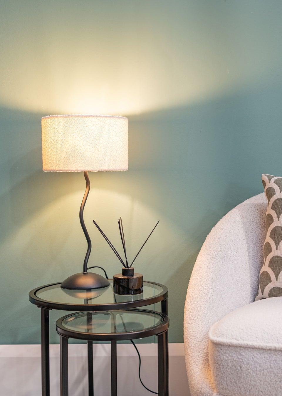 ValueLights Wiggle Black Metal Table Lamp Cream Boucle Shade (51cm x 25cm)