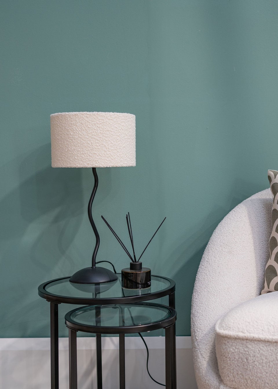 ValueLights Wiggle Black Metal Table Lamp Cream Boucle Shade (51cm x 25cm)