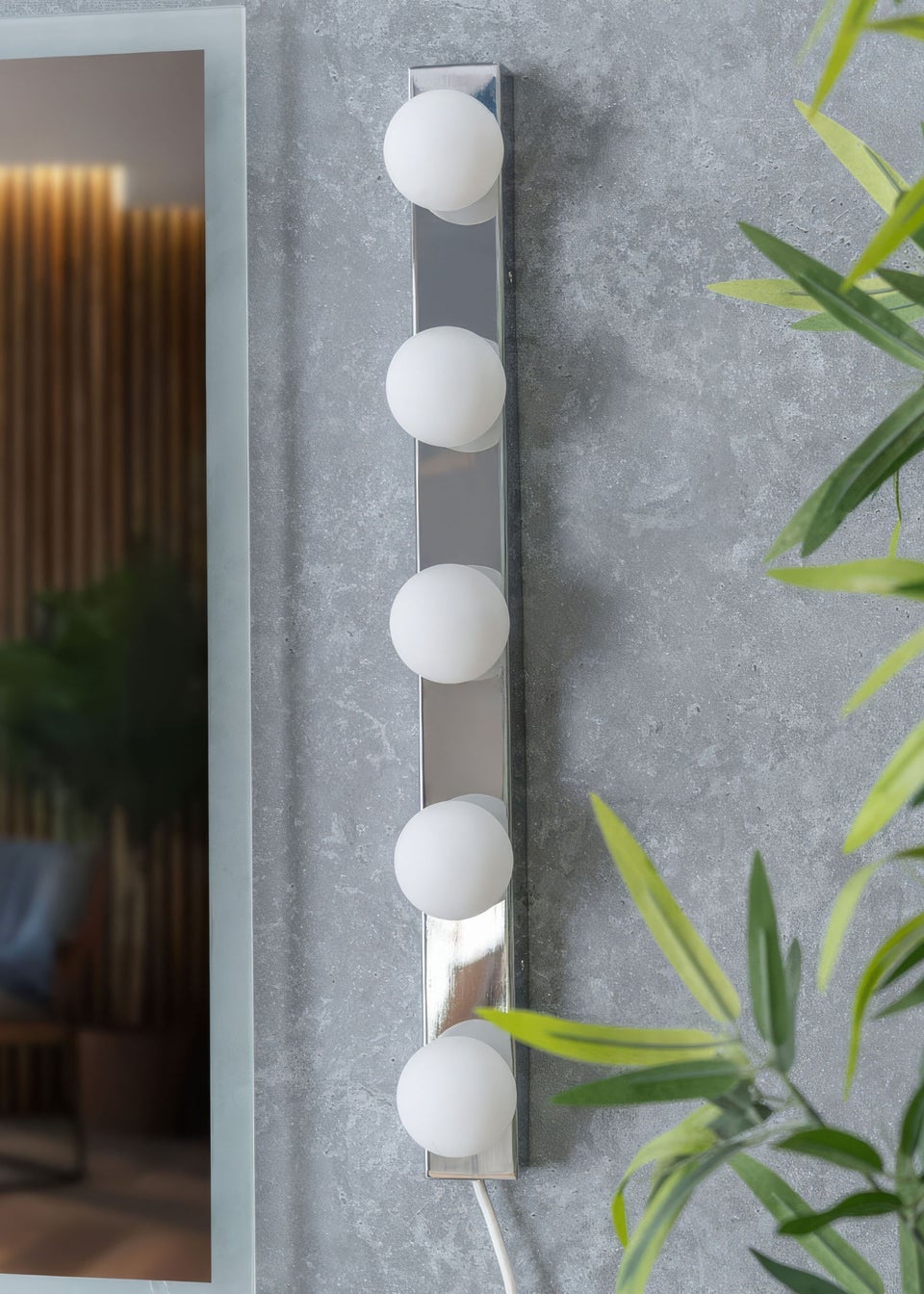 ValueLights Chrome Hollywood Plug In Wall Light (8.5cm x 57.7cm x 6cm)