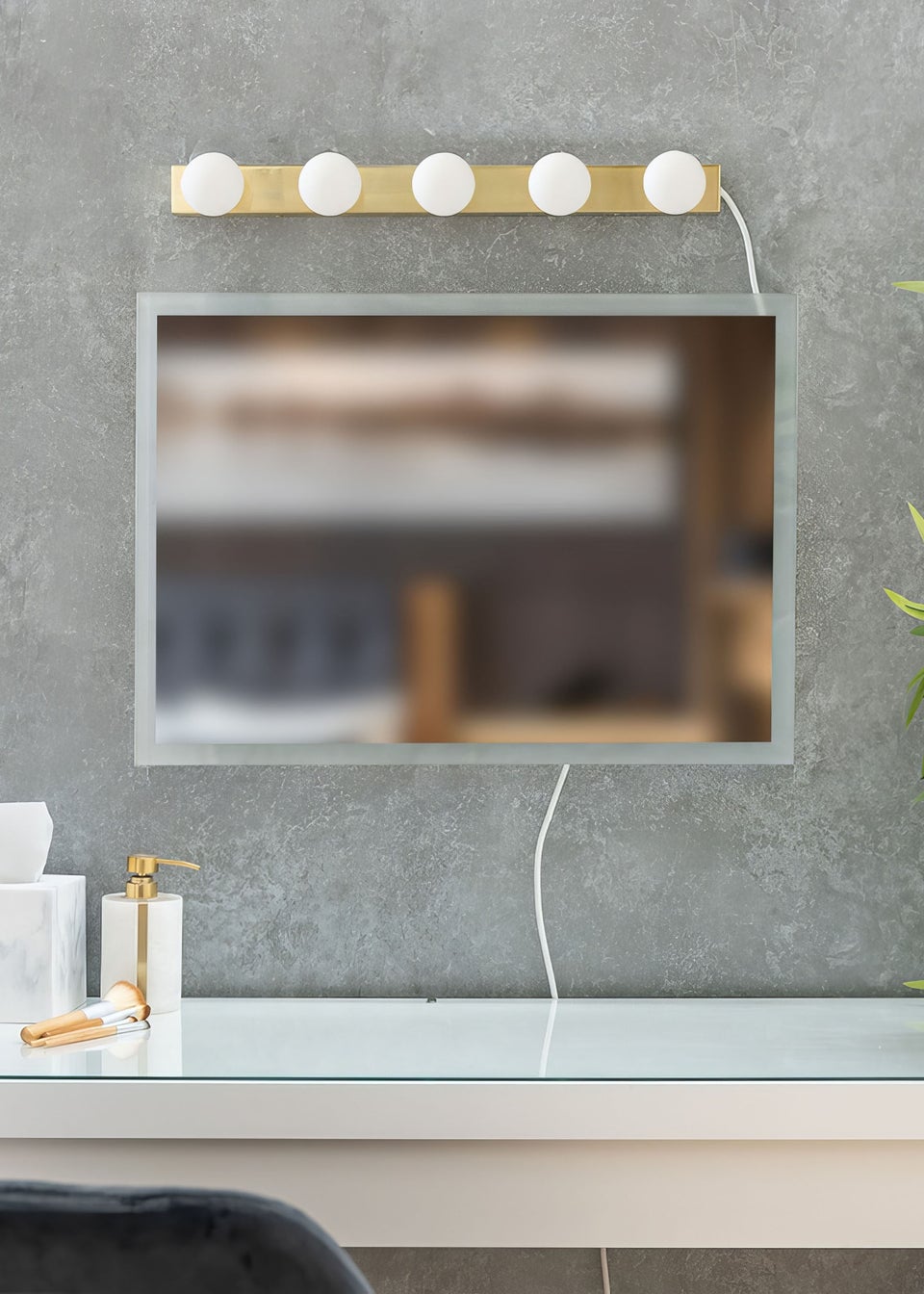 ValueLights Brushed Gold Hollywood Plug In Wall Light (8.5cm x 6cm x 57.7cm)
