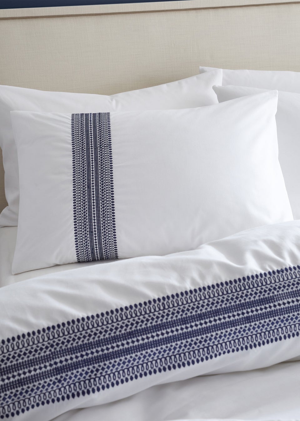 Bianca Fine Linens Remy Embroidery 200 Thread Count Cotton Duvet Cover Set
