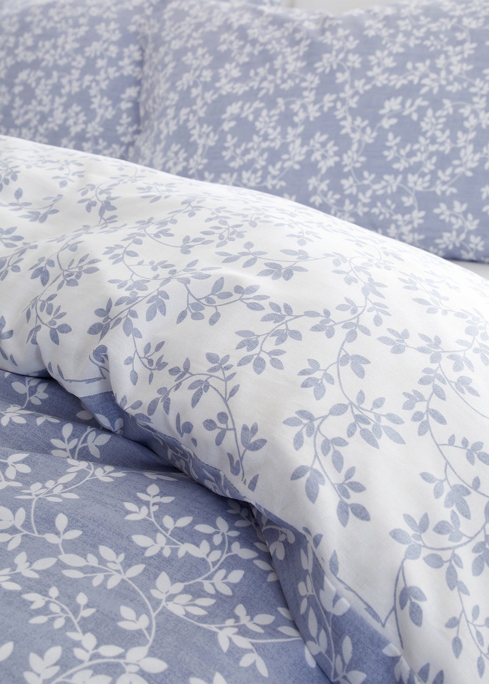 Bianca Fine Linens Shadow Leaves 200 Thread Count Cotton Reversible Duvet Cover Set