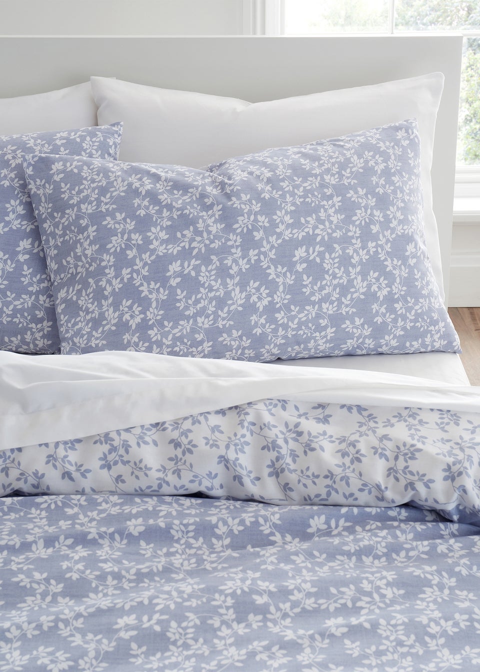 Bianca Fine Linens Shadow Leaves 200 Thread Count Cotton Reversible Duvet Cover Set