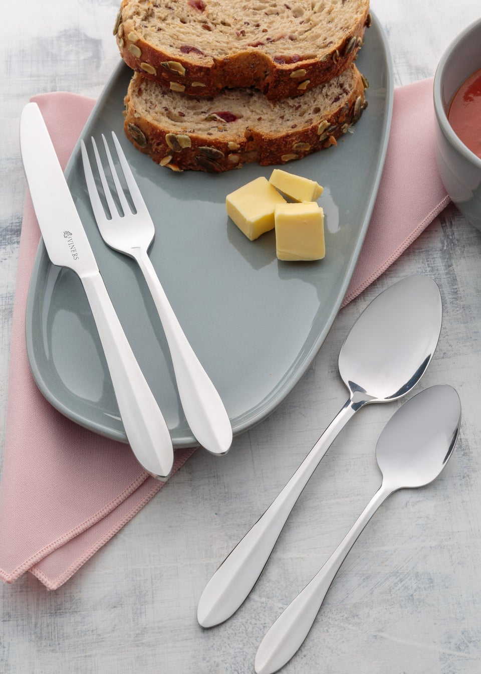Viners Everyday Breeze 16 Piece Cutlery Set 18/0