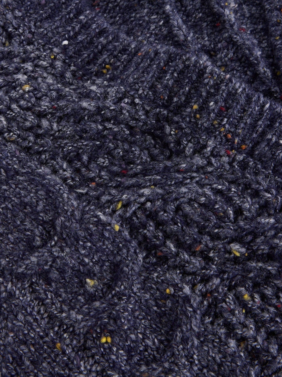 Strickweste mit Zopfmuster