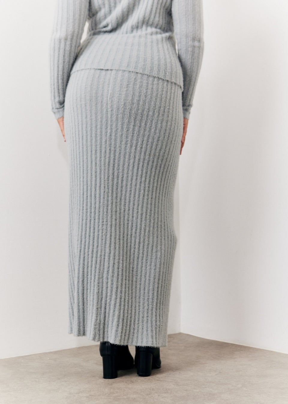 In The Style Grey Fluffy Ribbed Midaxi Skirt