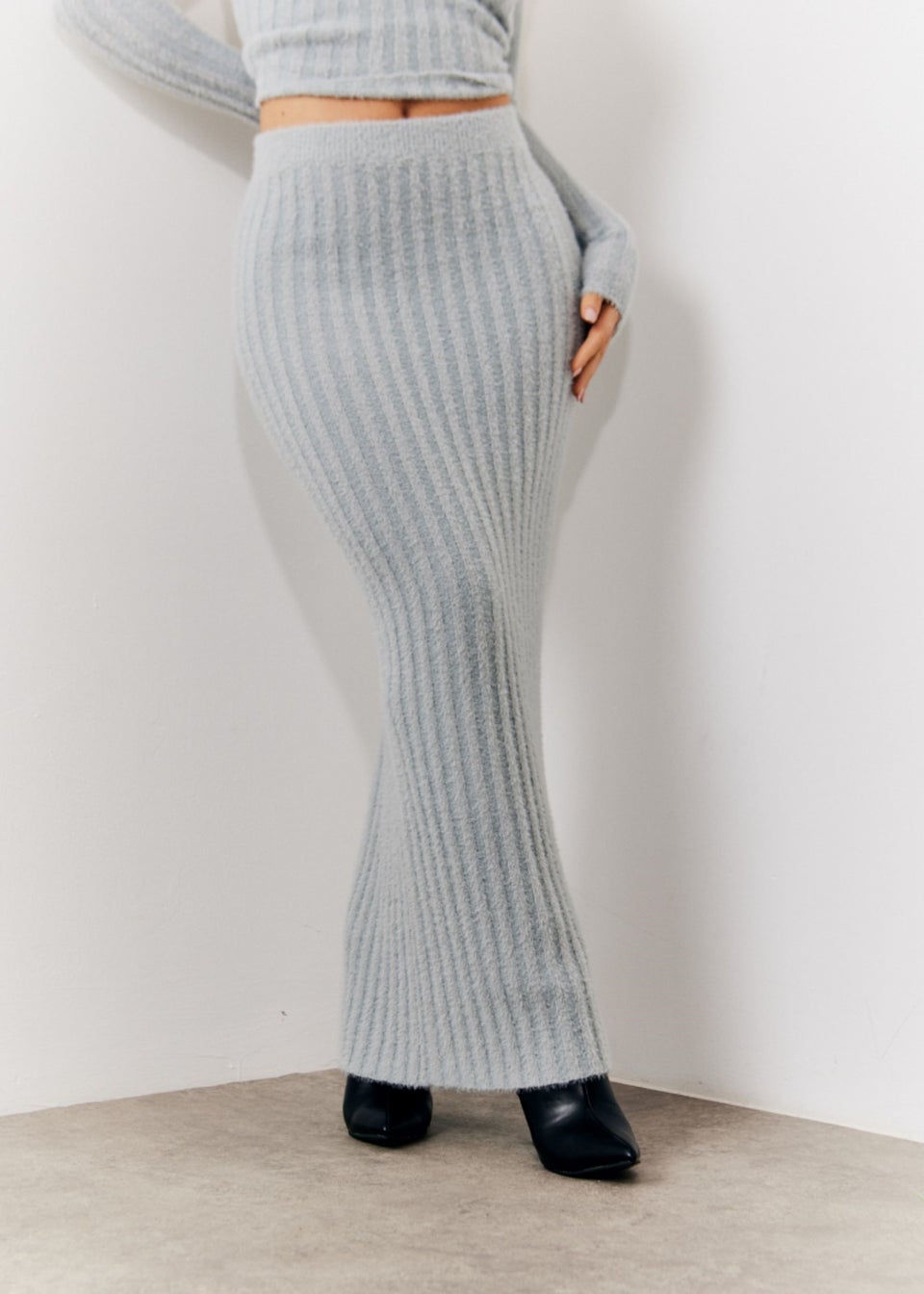 In The Style Grey Fluffy Ribbed Midaxi Skirt