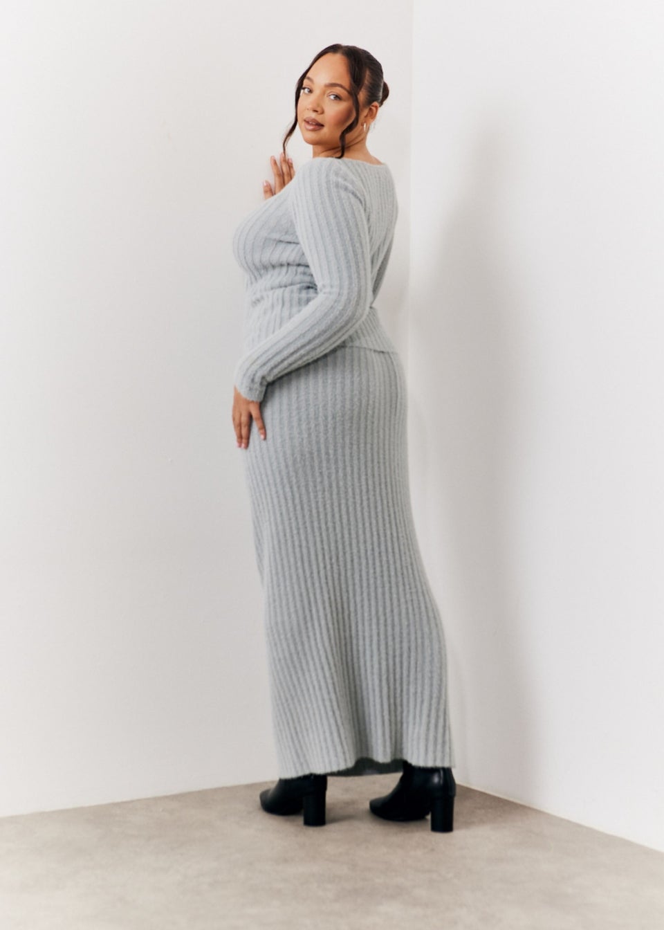 In The Style Grey Fluffy Ribbed Midaxi Skirt