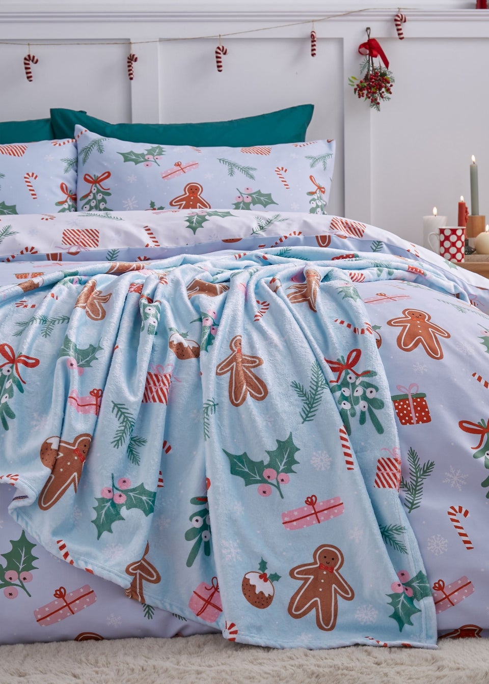 Catherine Lansfield Christmas Gingerbread Cosy Fleece Blanket Throw 130x170cm Matalan