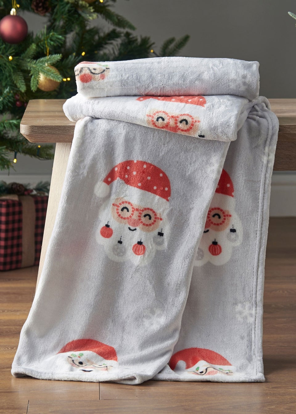 Catherine Lansfield Christmas Santa Spec-Tacular Cosy Fleece Blanket Throw (130x170cm)