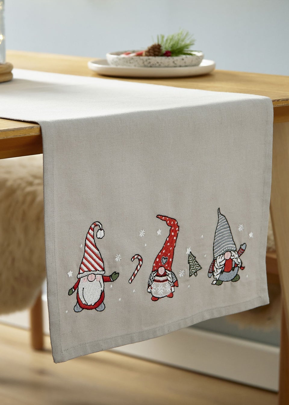 Catherine Lansfield Christmas Gnomes Embroidered Cotton Dining Table Runner (32x220 cm)