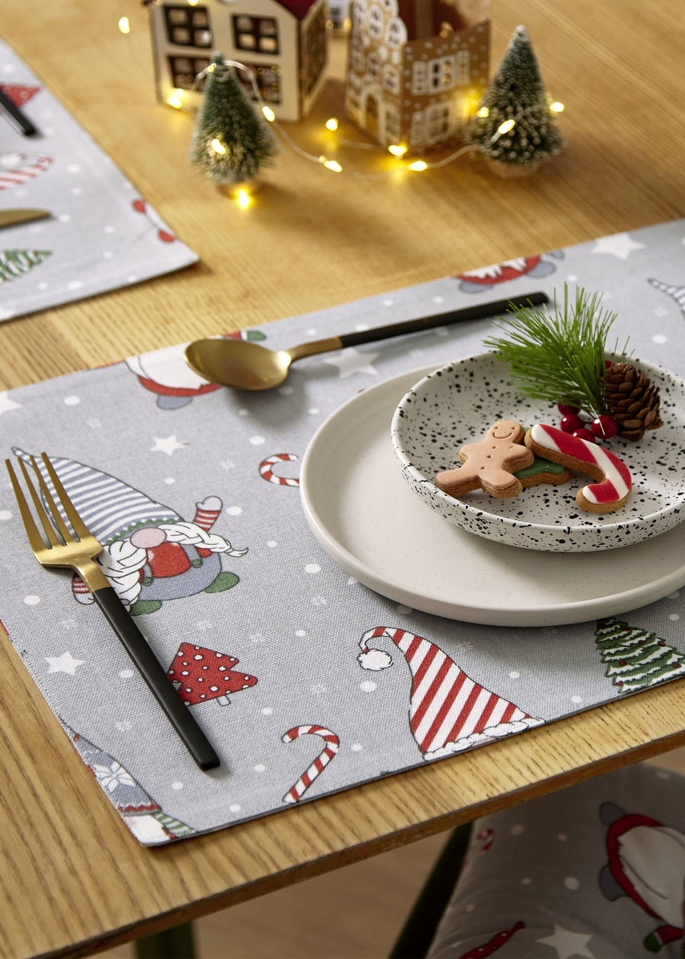 Catherine Lansfield Christmas Gnomes Cotton Dining Placemat 4 Pack (30x46 cm)