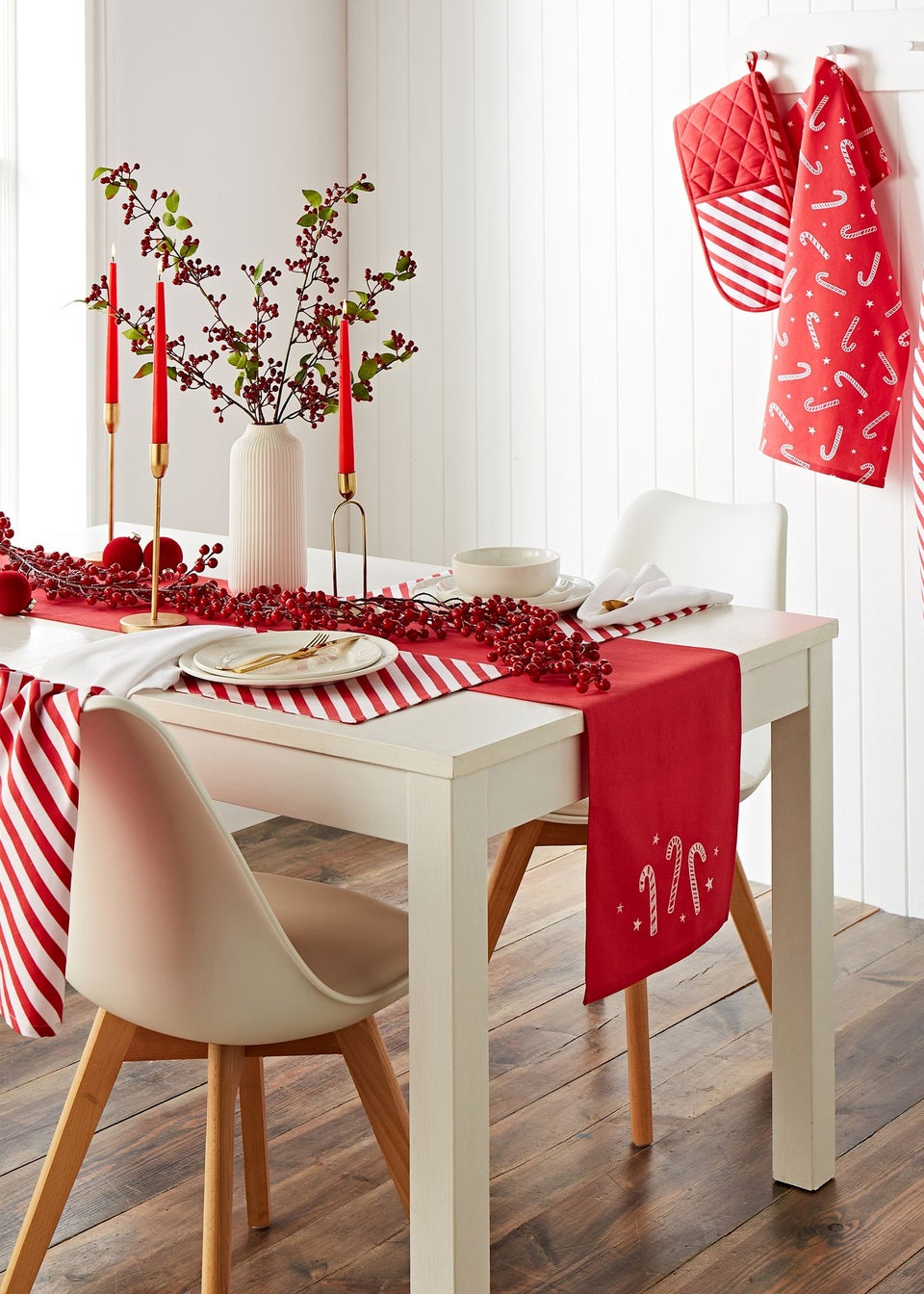 Catherine Lansfield Christmas Candy Cane Embroidered Cotton Dining Table Runner (32x220 cm)