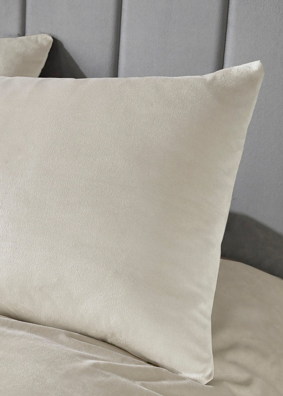 Laurence Llewelyn-Bowen Montrose Ivory Velvet Duvet Cover Set