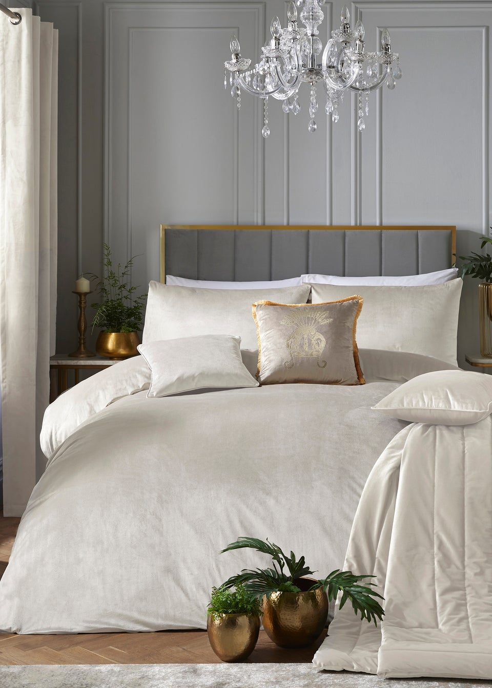 Laurence Llewelyn-Bowen Montrose Ivory Velvet Duvet Cover Set