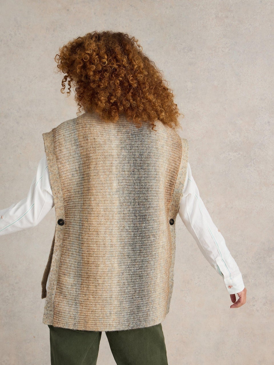 Strickponcho in Space-Dye-Optik