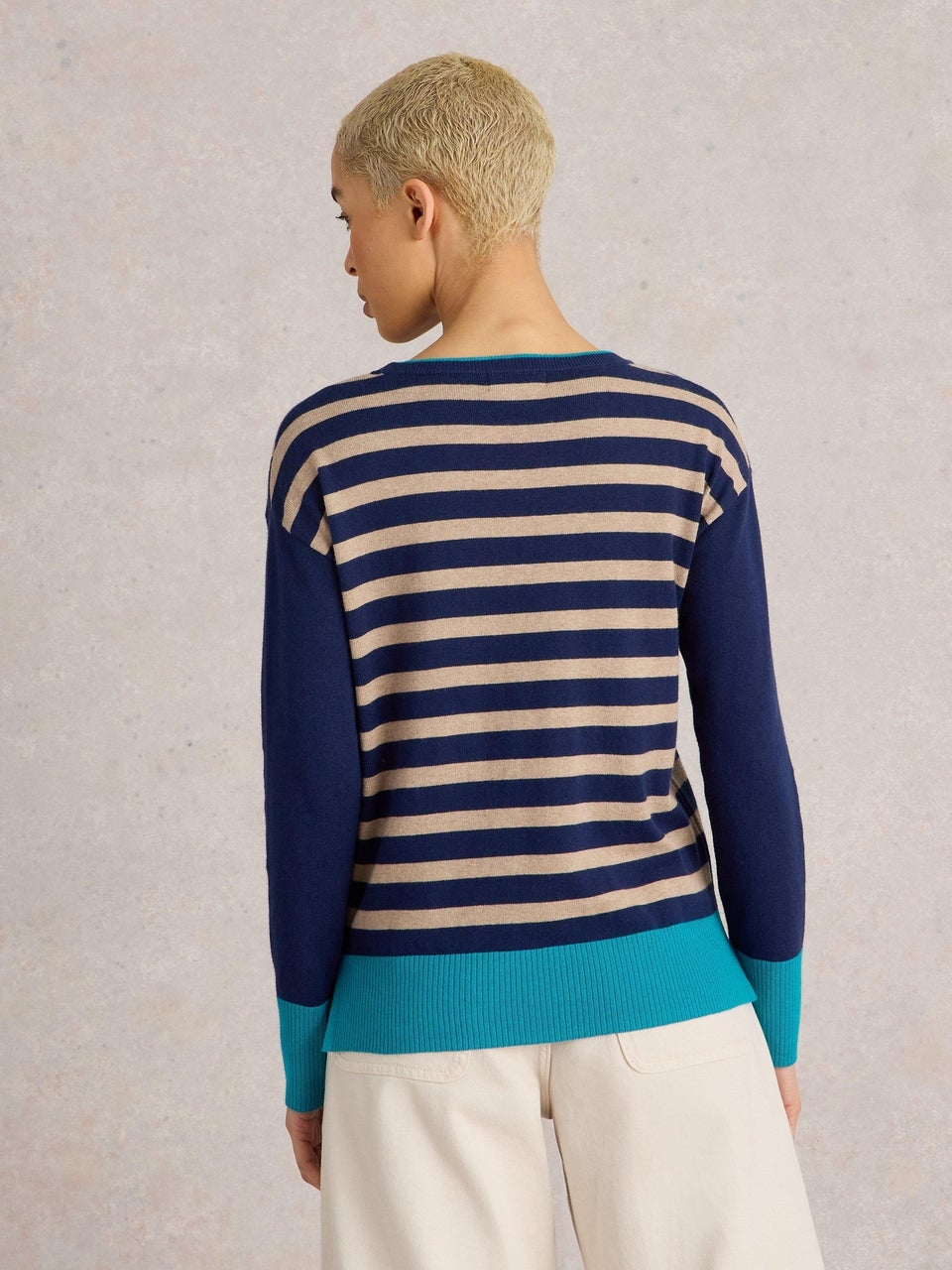Pullover City mit Sternenmotiv
