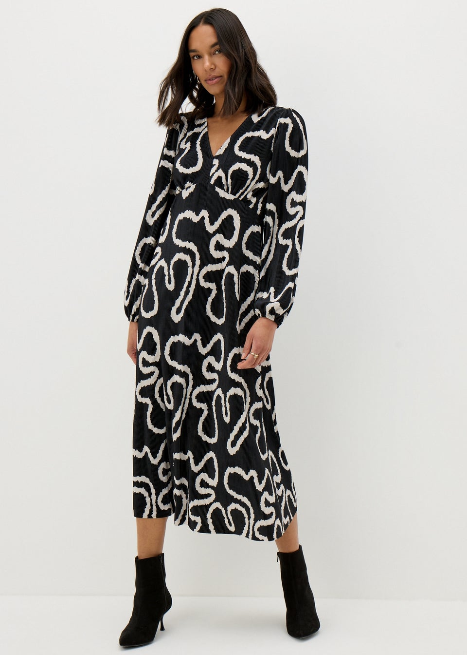 Et Vous Black Plisse Wiggle Print Midi Dress