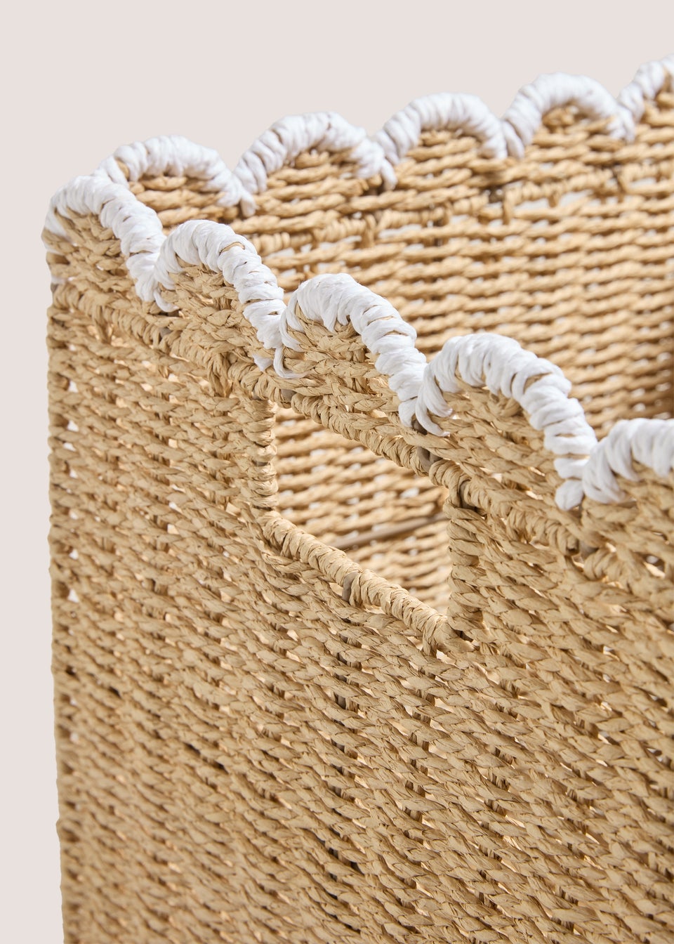 Scallop Collapsible White Edge Basket