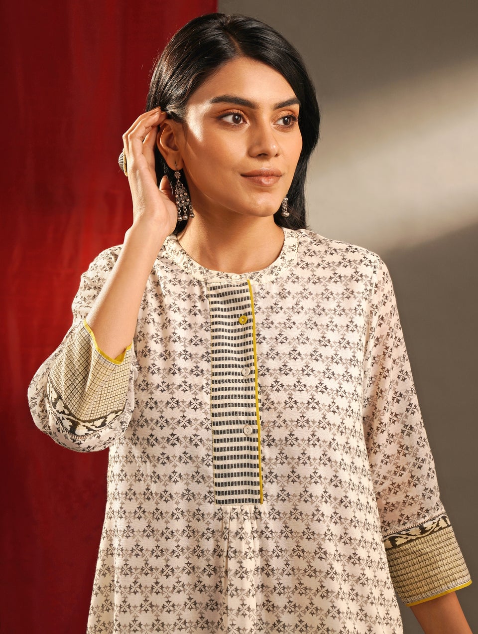 Women White Cotton silk Straight Fit Block print Kurta