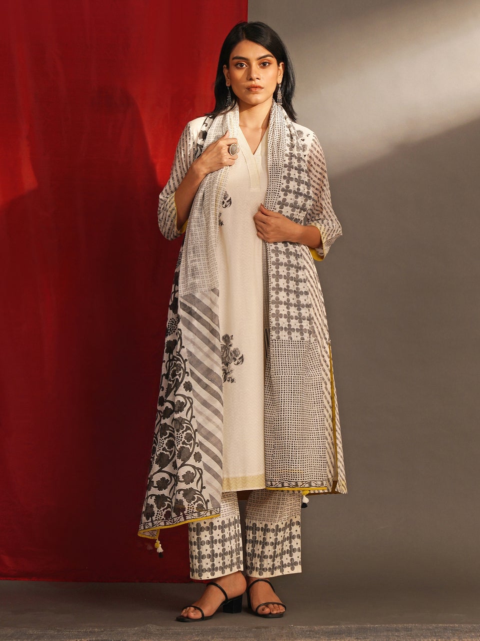 Women White Cotton silk Straight Fit Block print Kurta