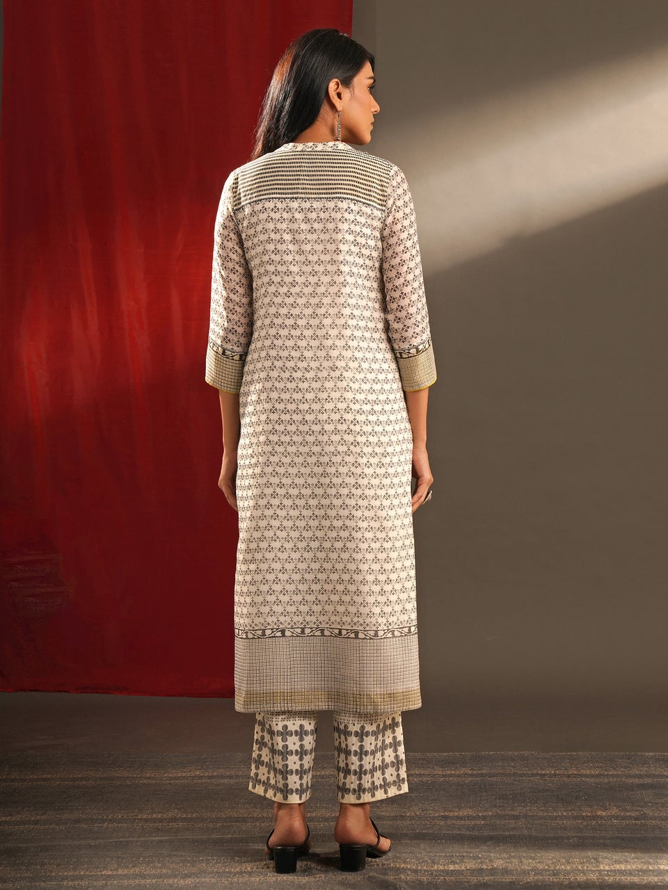 Women White Cotton silk Straight Fit Block print Kurta