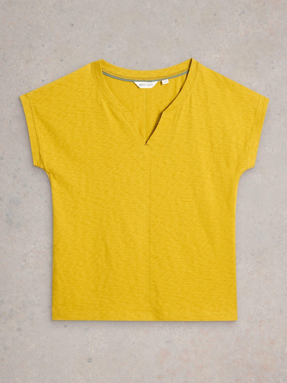 T-Shirt Nelly mit Keilausschnitt