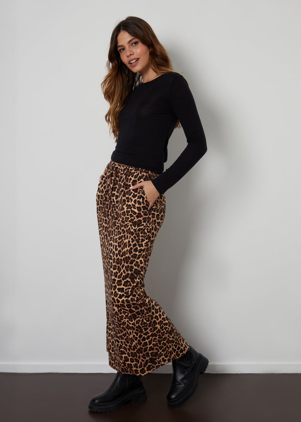 Elasticated waist midi skirt with pockets new arrivals