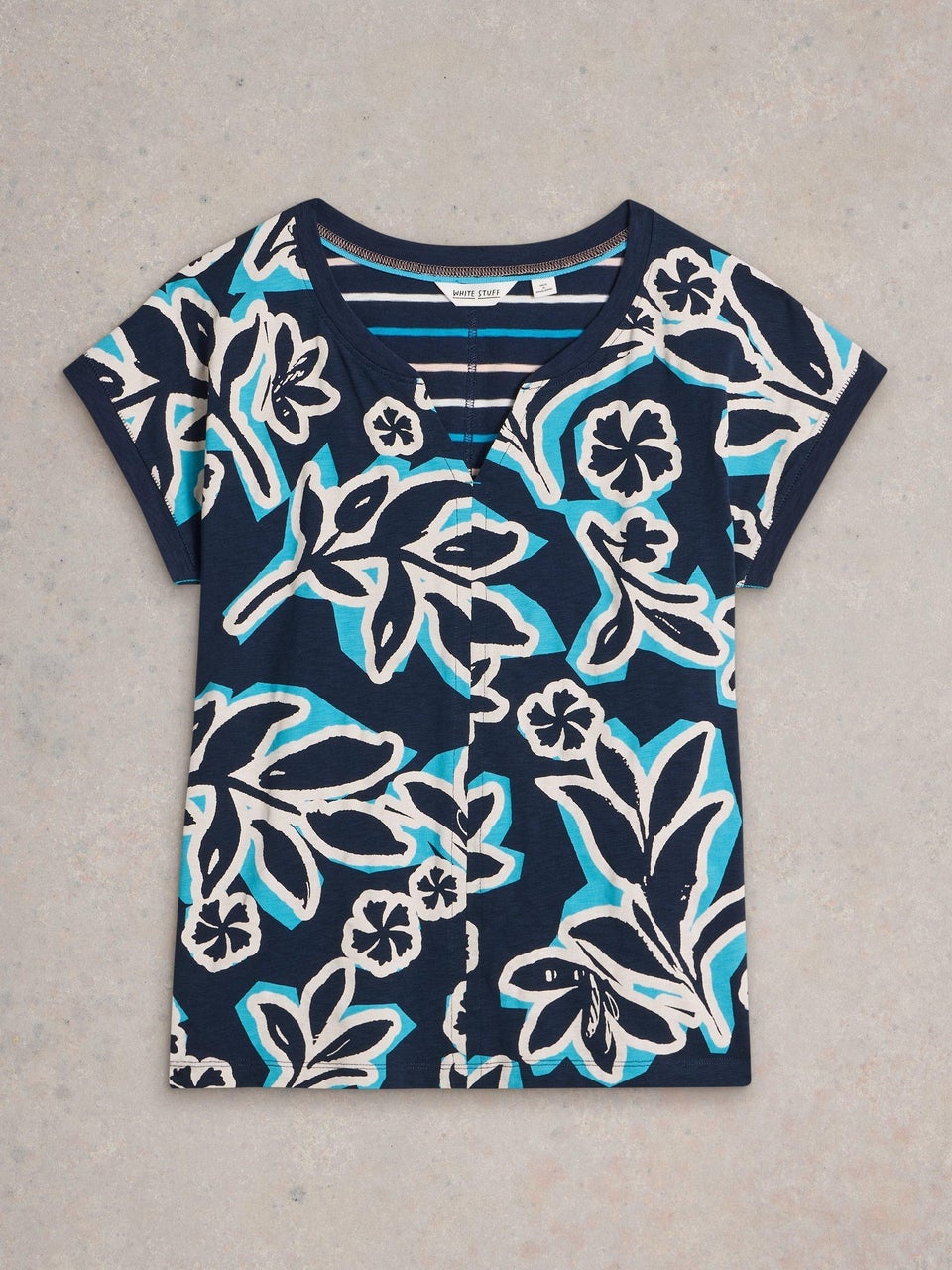 T-Shirt Nelly mit Keilausschnitt