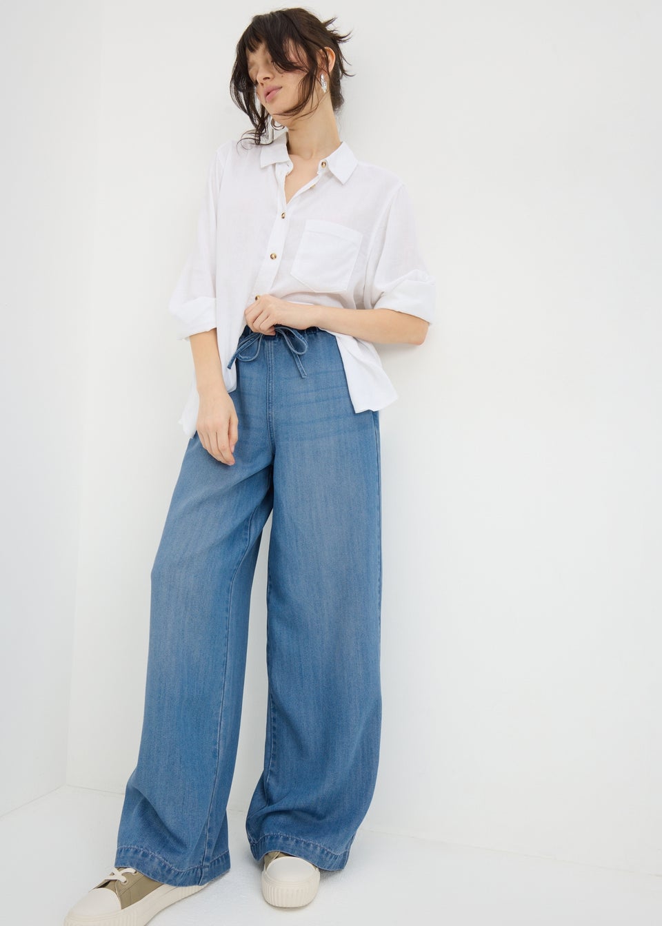 Midwash Wide Leg Comfort Jeans