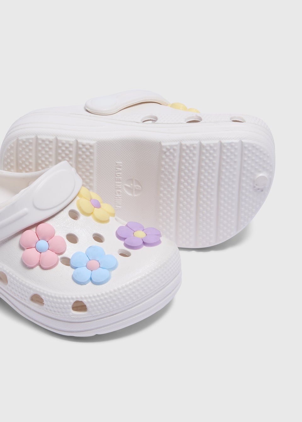 Girls Cream Daisy Badge Clogs (Younger 4/5-Older 12/13)