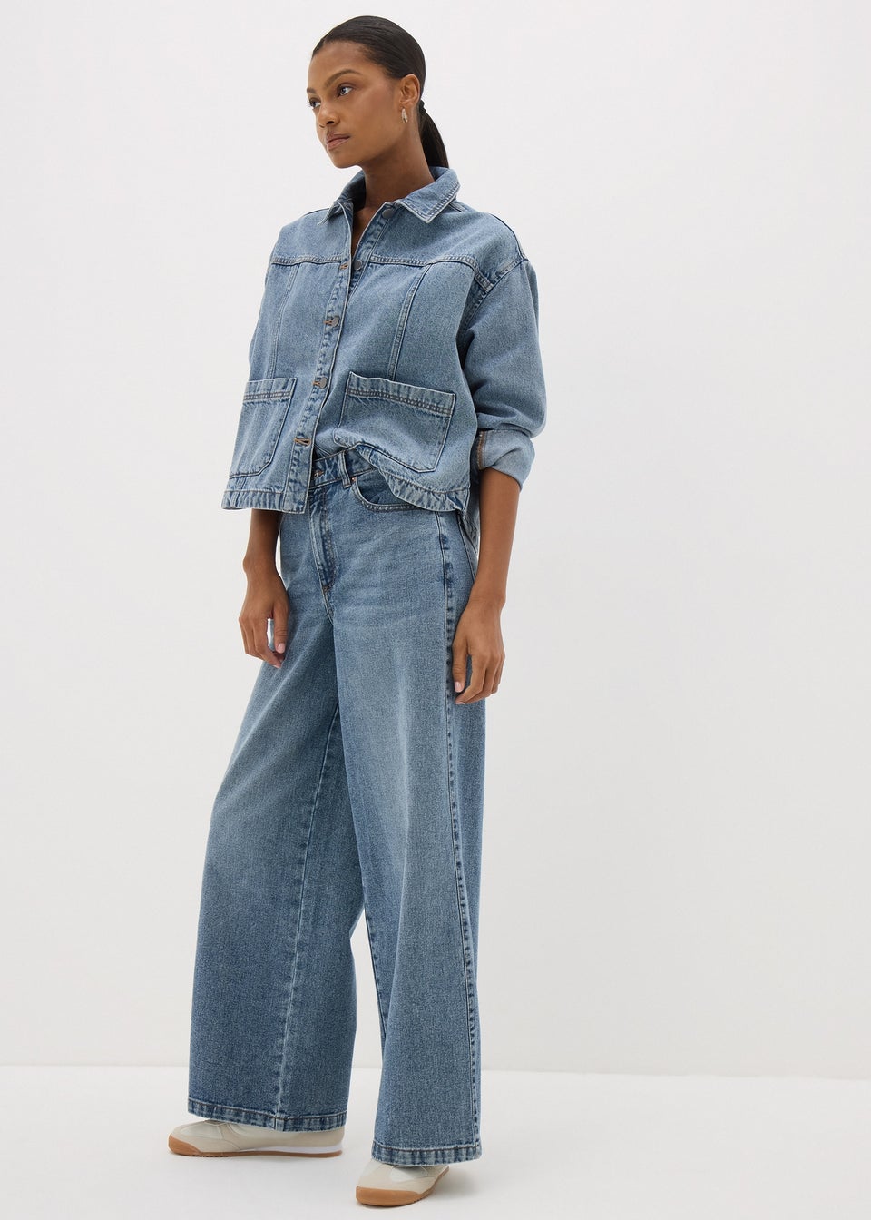 Wide leg mid blue jeans