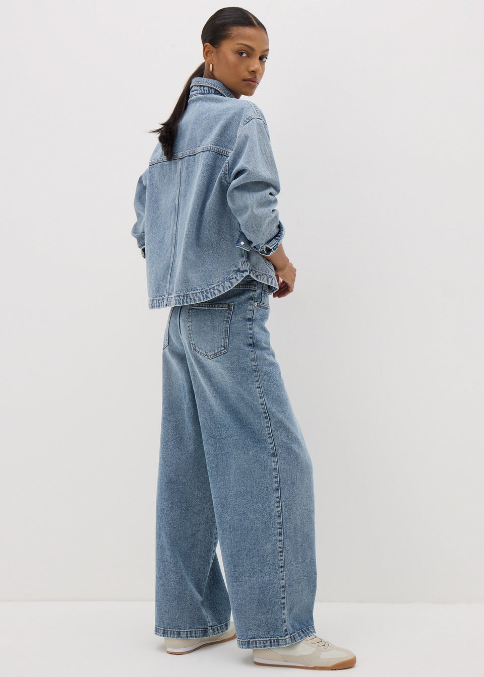 Wide leg mid blue jeans