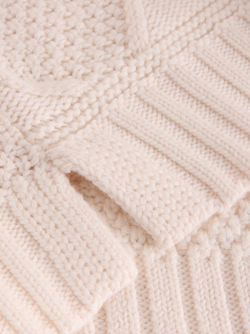 Pullover mit Patchwork-Strickmuster