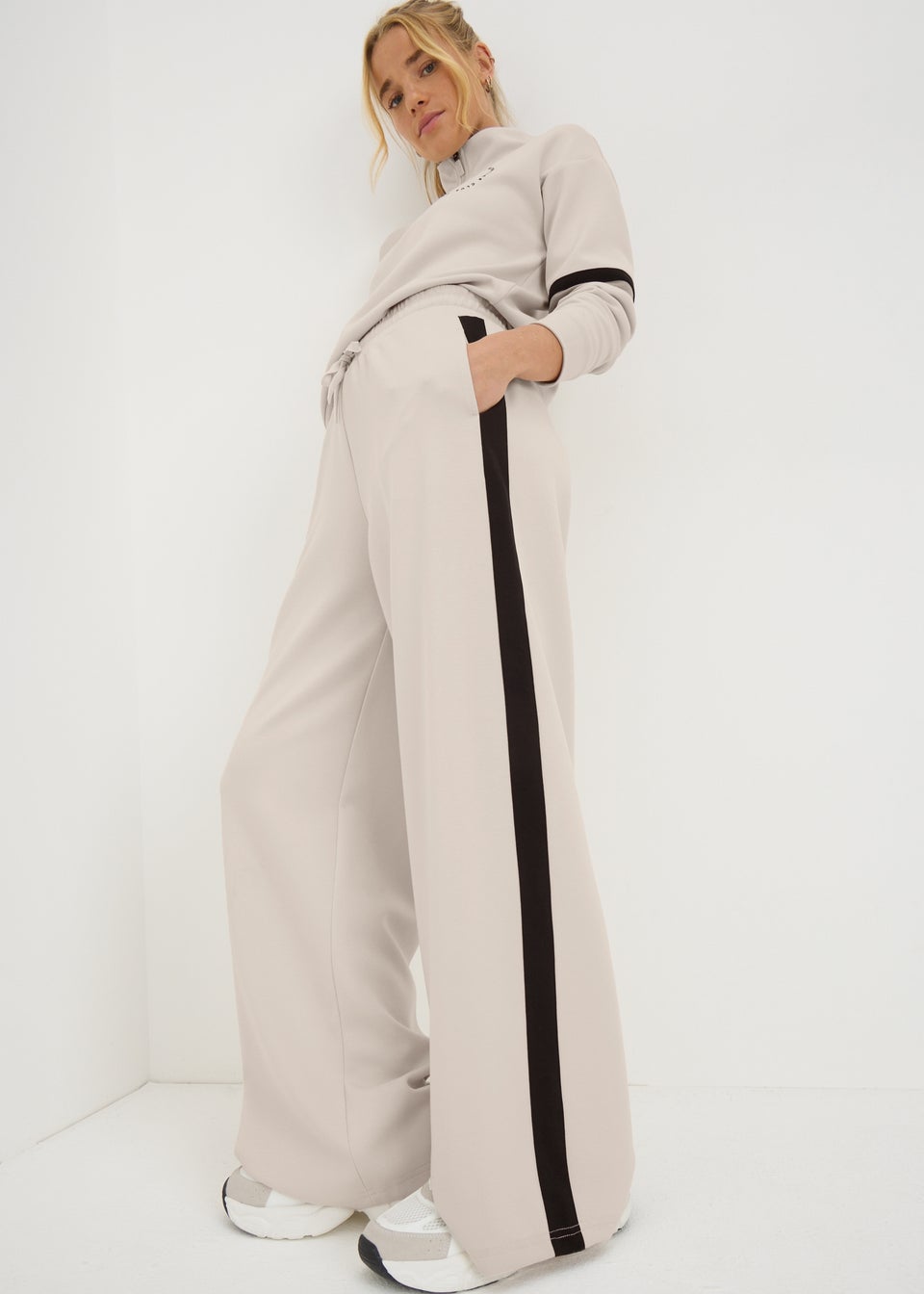 Souluxe Beige Wide Leg Jogging Bottoms
