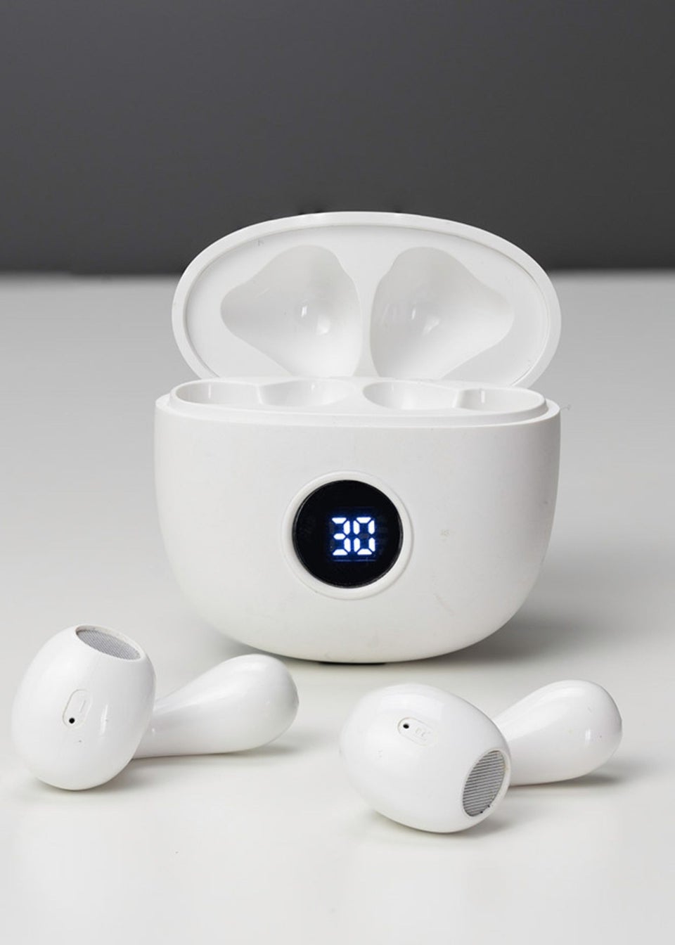 RED5 White TWS Earphones with Charging Case