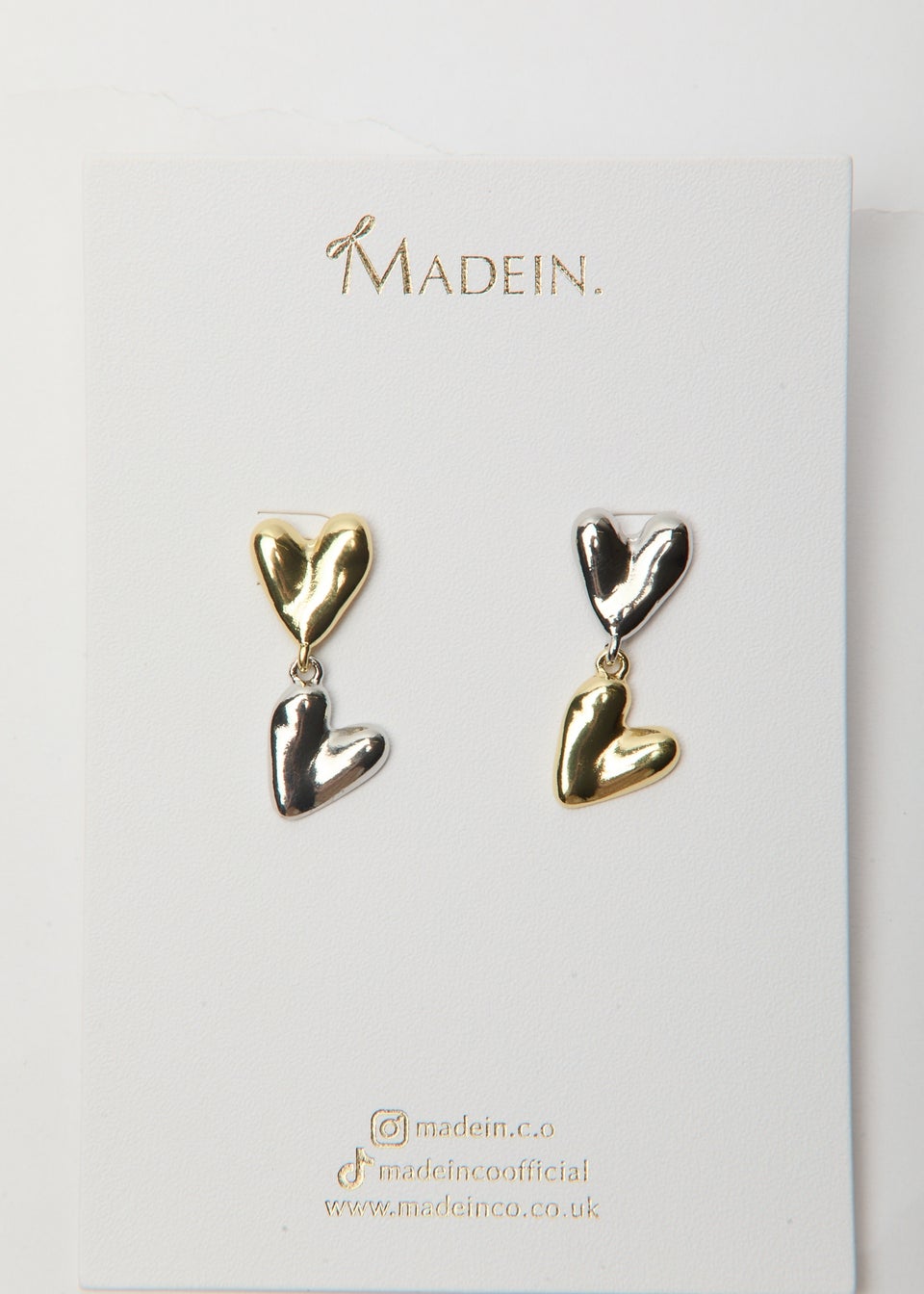 Madein Contrast Heart Earrings