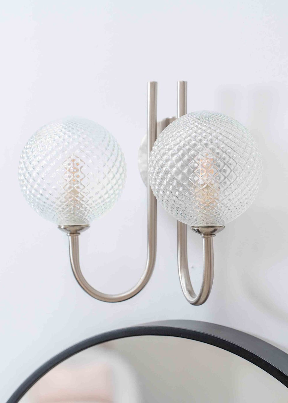 ValueLights Elle Brushed Silver Wall Light with Clear Globe Shade (20cm x 24cm x 13.5cm)