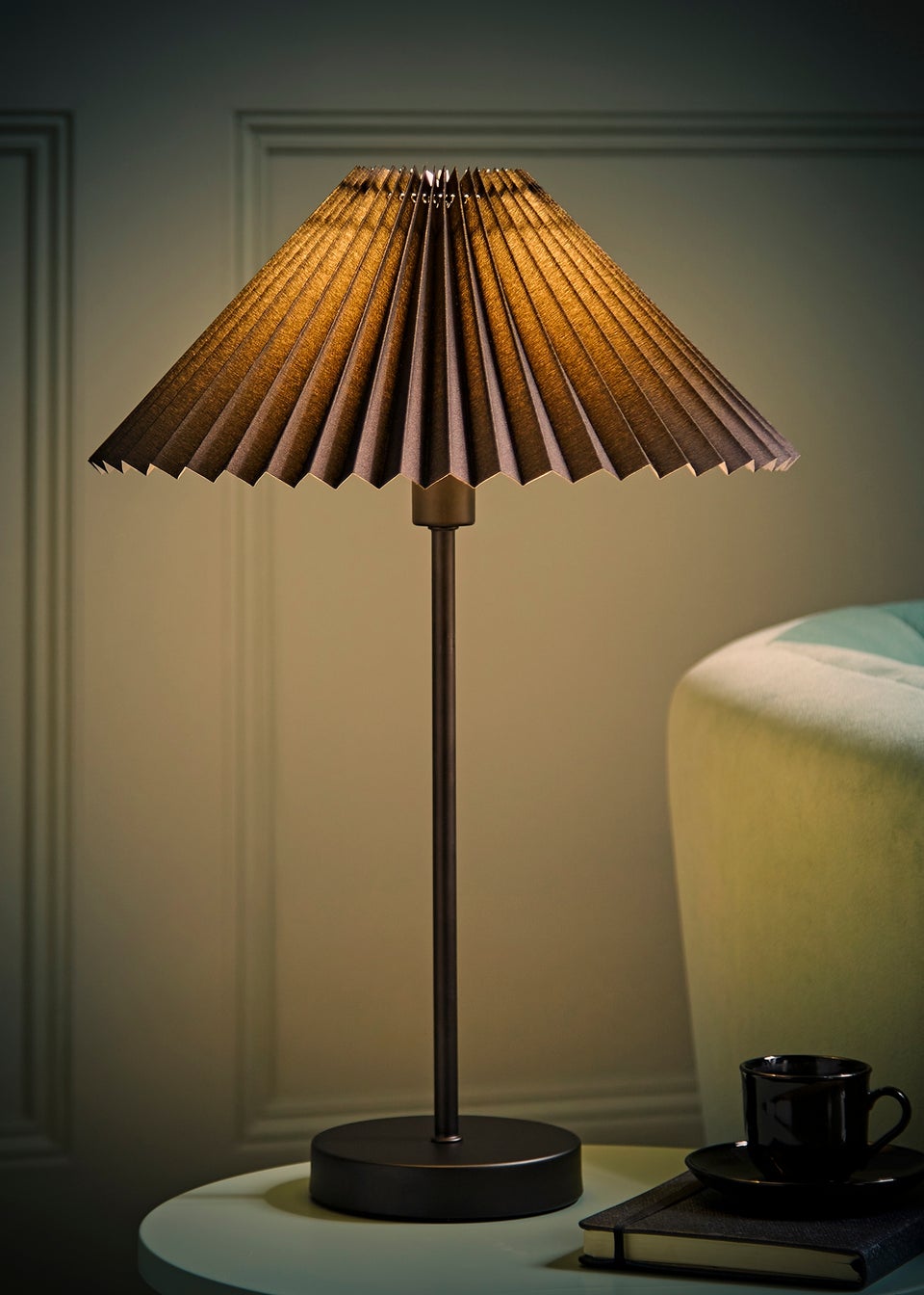 ValueLights Akira  Black Table Lamp with Black Tapered Shade (48.5cm x 34.5cm x 34.5cm)
