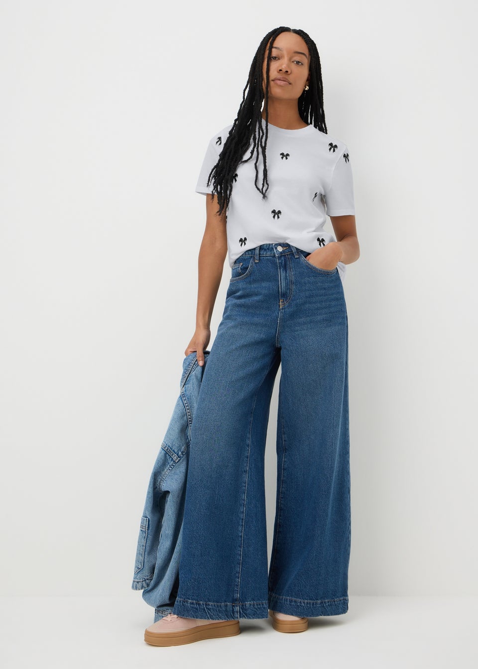 White Bow Embroidered T-Shirt