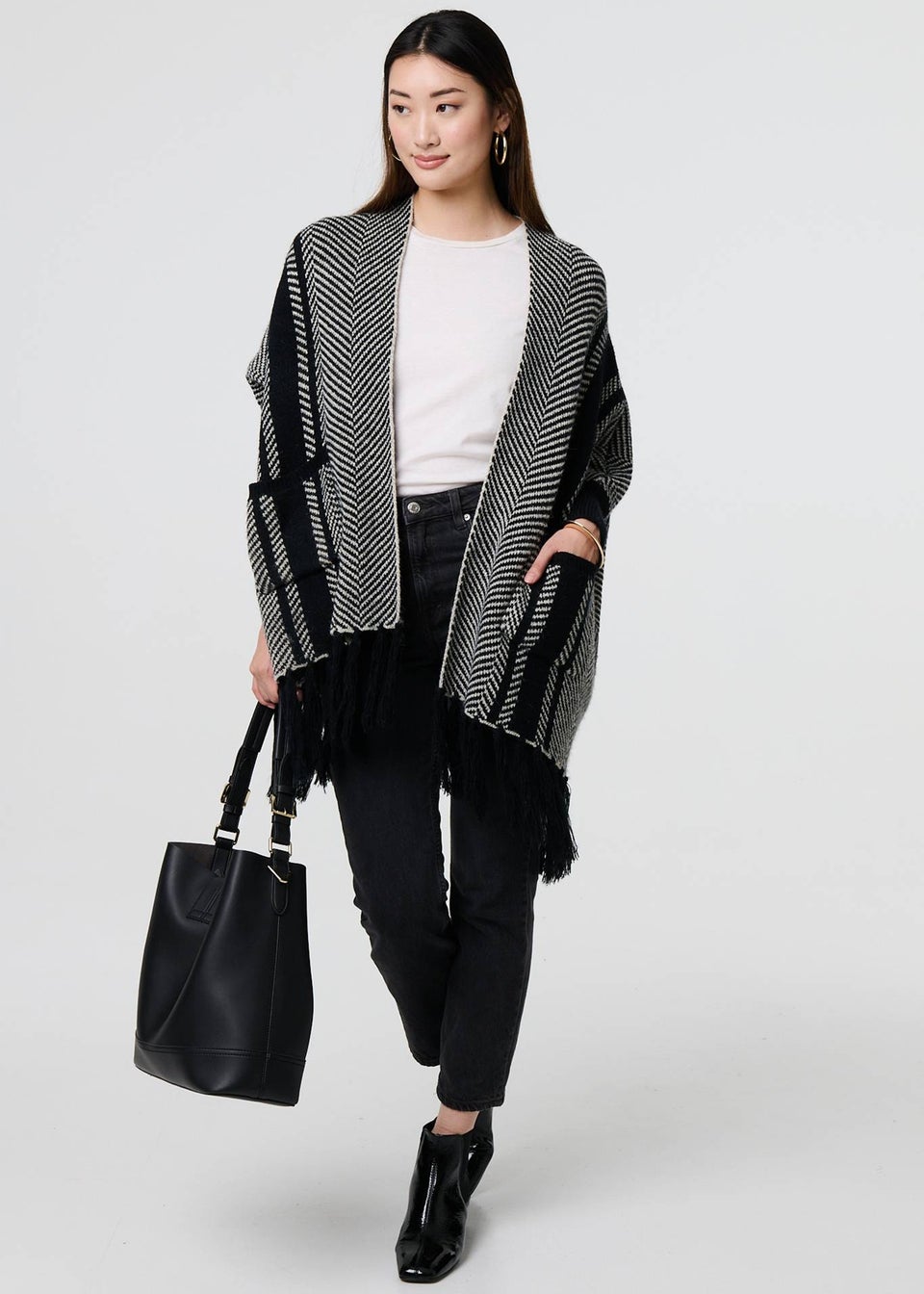 Izabel London Black Chevron Print Tassel Fringe Open Cardigan