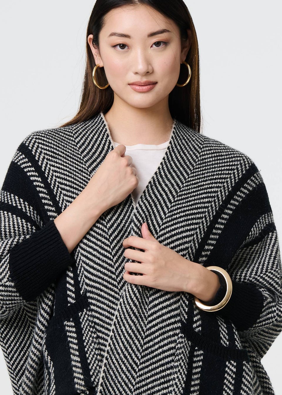 Izabel London Black Chevron Print Tassel Fringe Open Cardigan