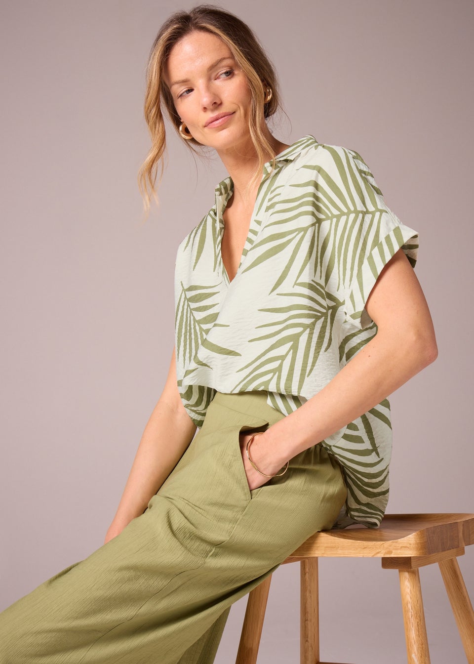 Et Vous Green Palm Print Airflow V-Neck Blouse