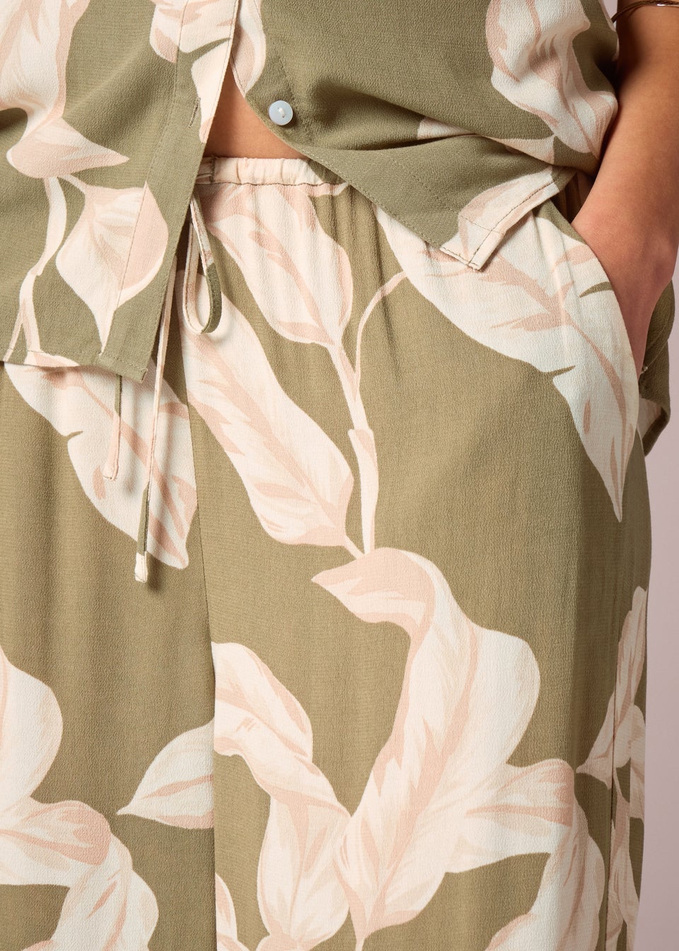 Et Vous Khaki Co Ord Leaf Print Wide Leg Trousers