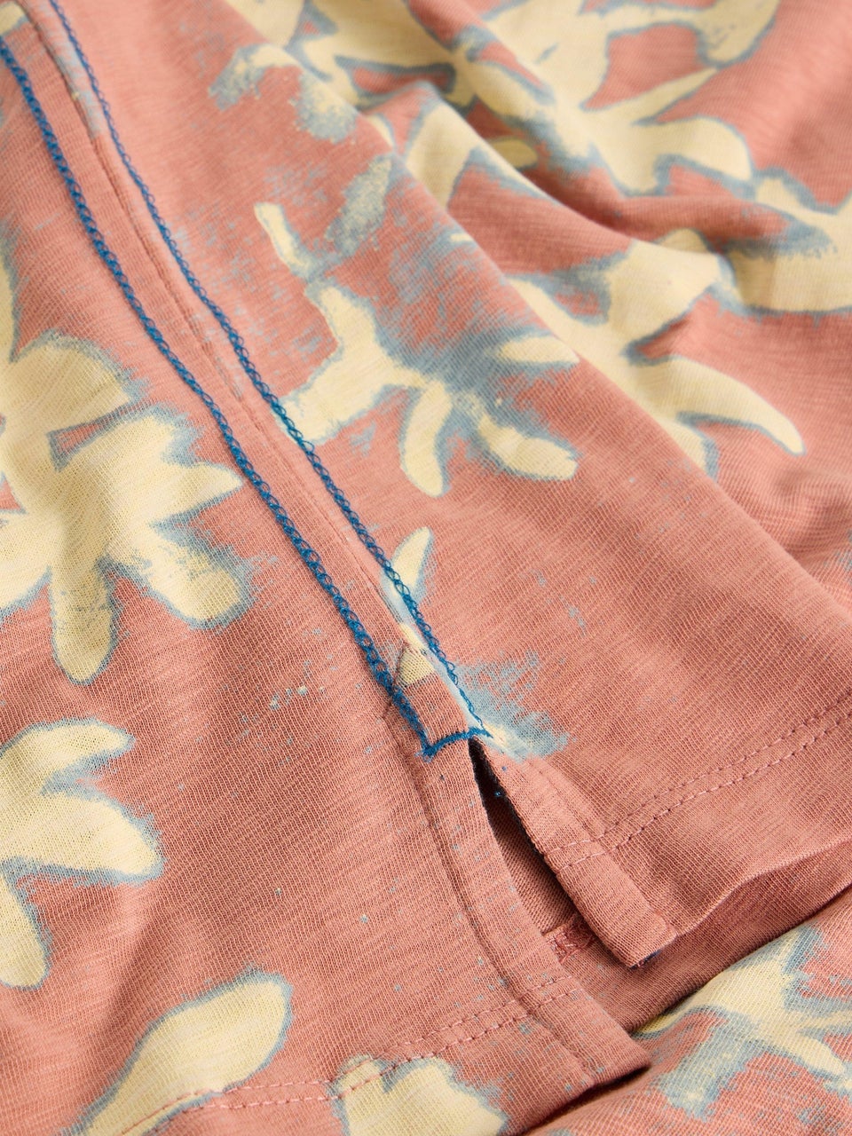 T-Shirt mit floralem Print
