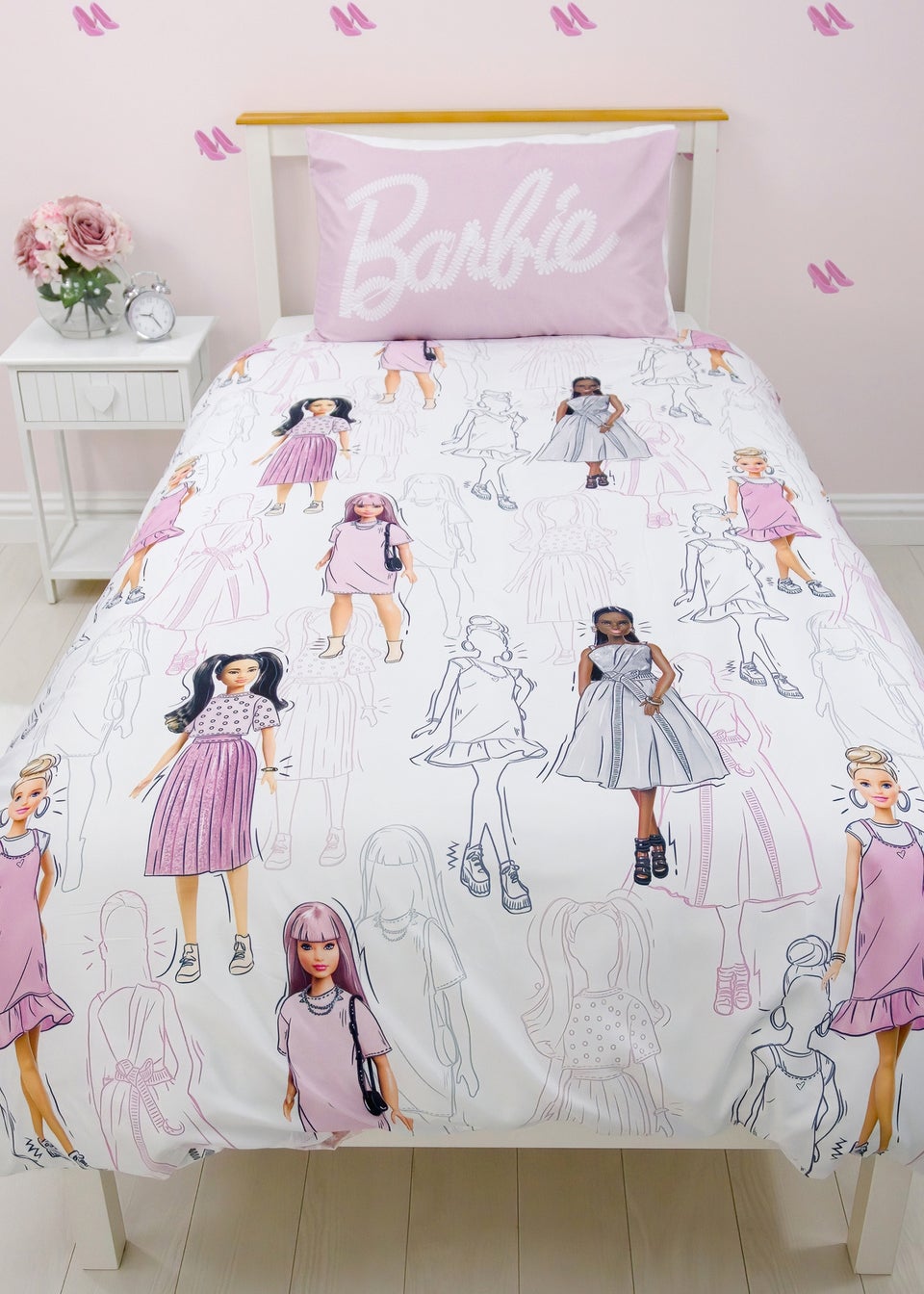 Barbie Figures Reversible Duvet Cover Set