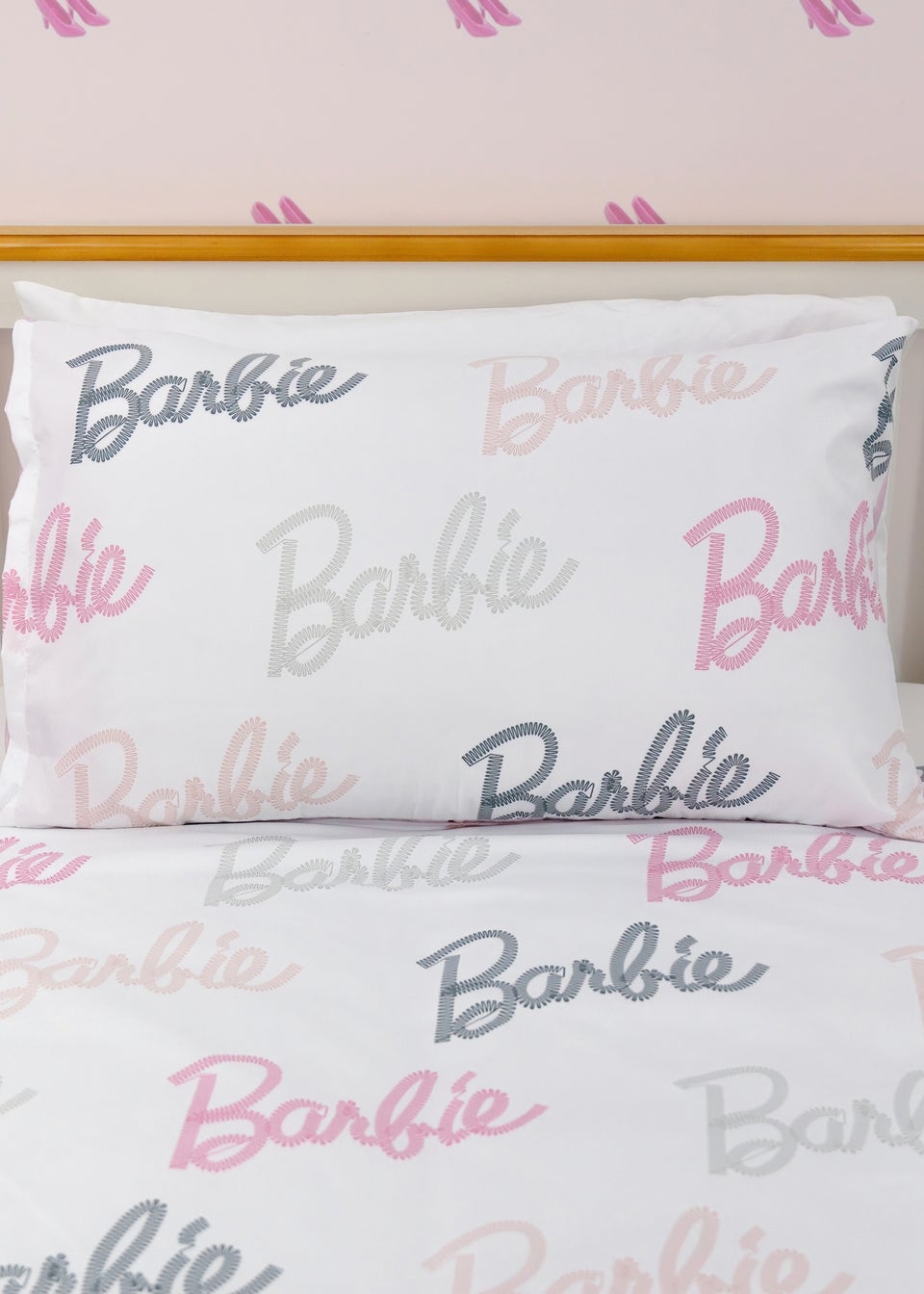 Barbie Figures Reversible Duvet Cover Set