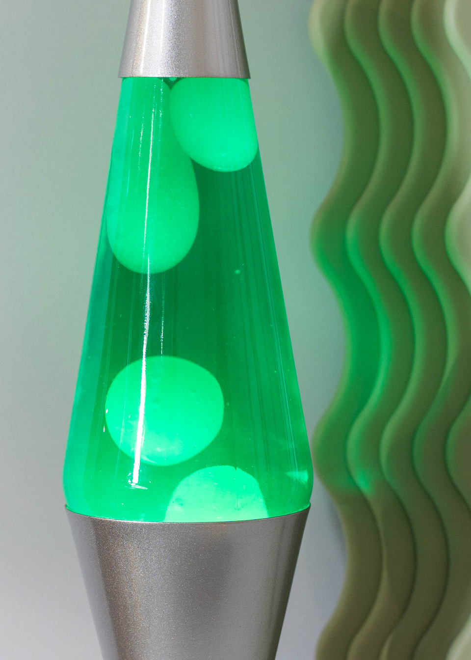 ValueLights Razzo LED Green and White Lava Lamp (37.5cm x 10.5cm x 10.5cm)