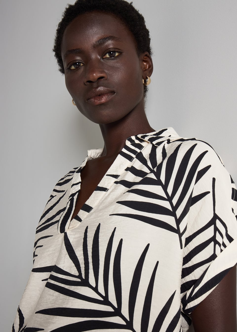 Et Vous White Palm Leaf V-Neck Top